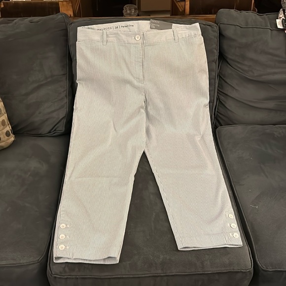 Talbots Pefect Crop- size 14, seersucker (light blue & white vertical stripes - Picture 1 of 6